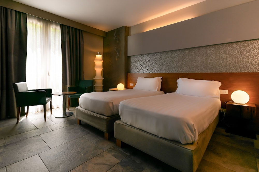 Junior Suite, 1 King Bed - Photo 3