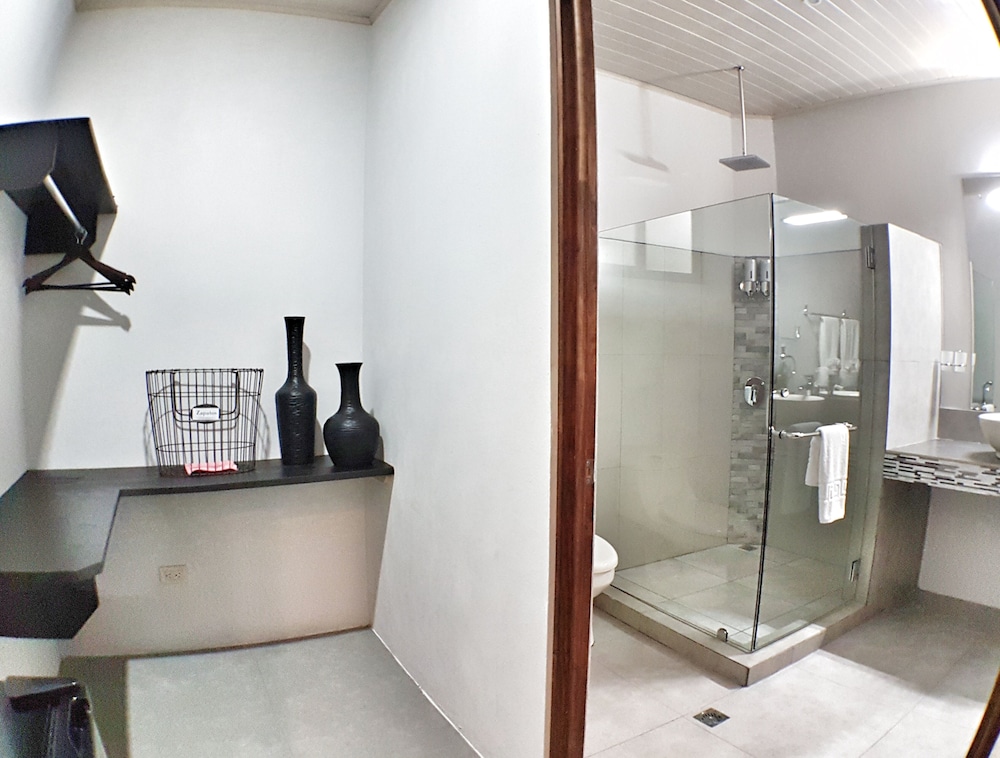 Honeymoon Suite, 1 Queen Bed, Hot Tub, Hill View photo 2