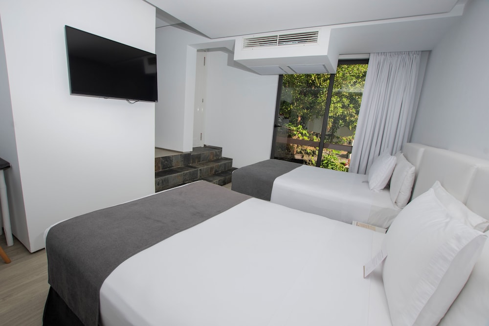 Room, 2 Queen Beds, Garden View photo 2