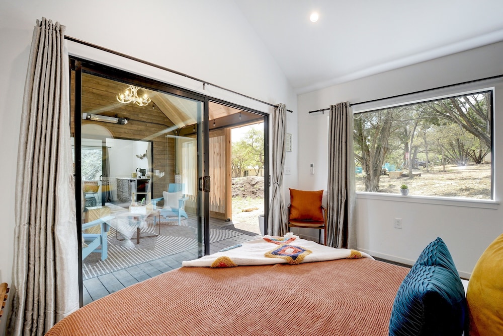 Standard Cabin, 1 Queen Bed with Sofa bed (Breezeway) photo 2