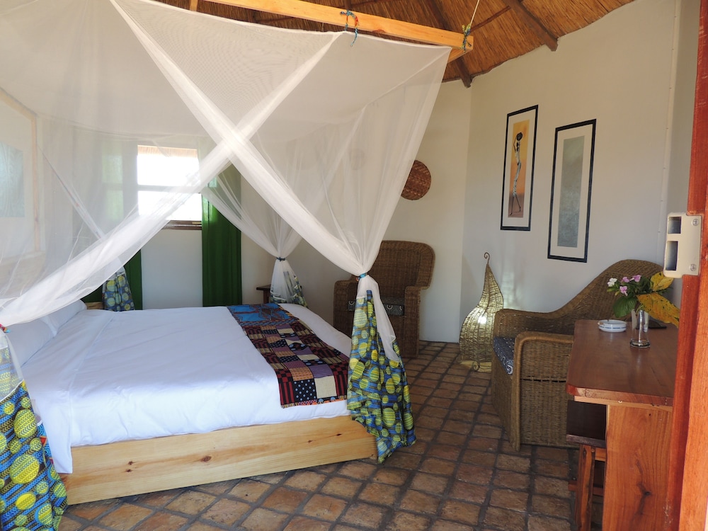 Basic Double or Twin Room, Ensuite, Partial Ocean View photo 1