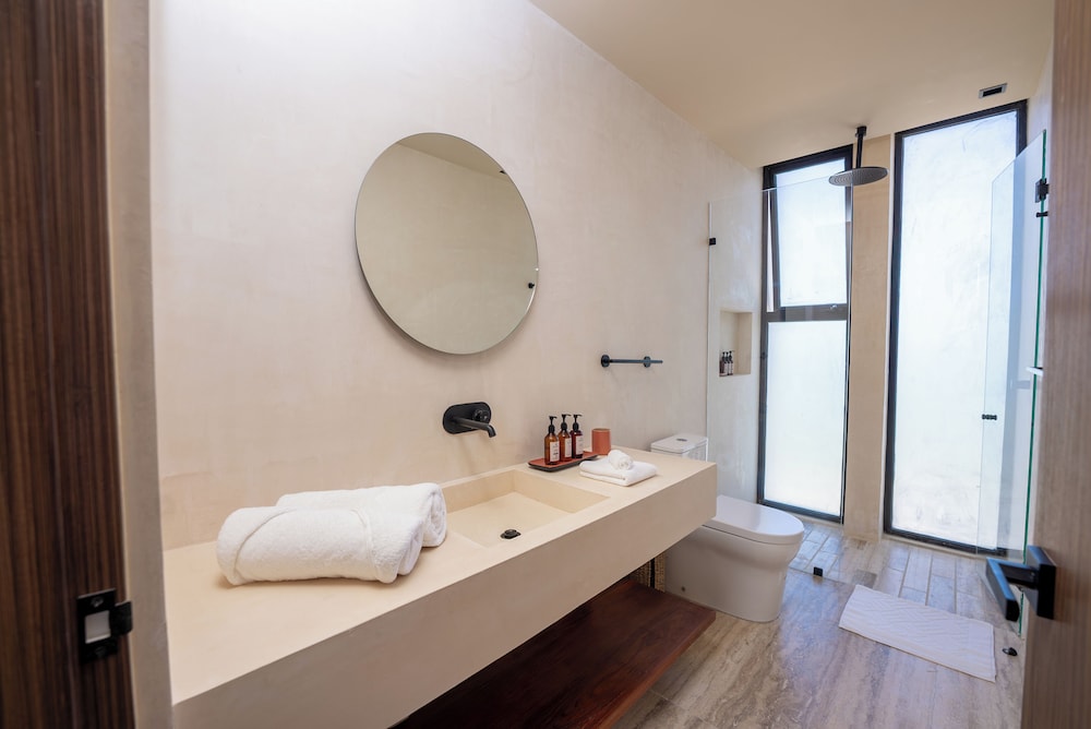 Luxury Suite, City View