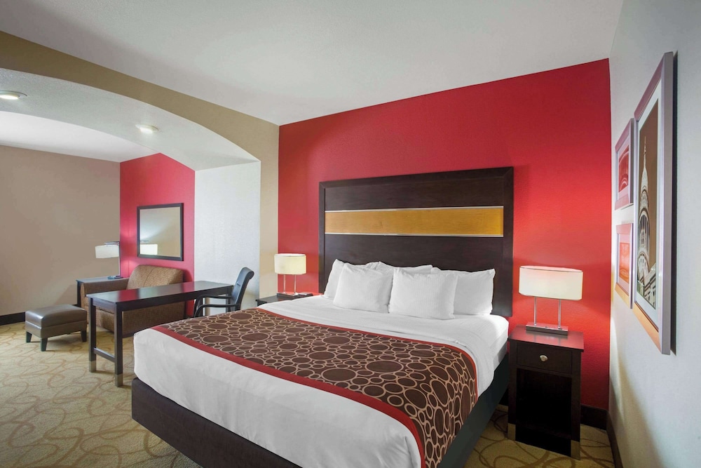 Deluxe Room, 1 King Bed, Non Smoking (Various Views) - Photo 2