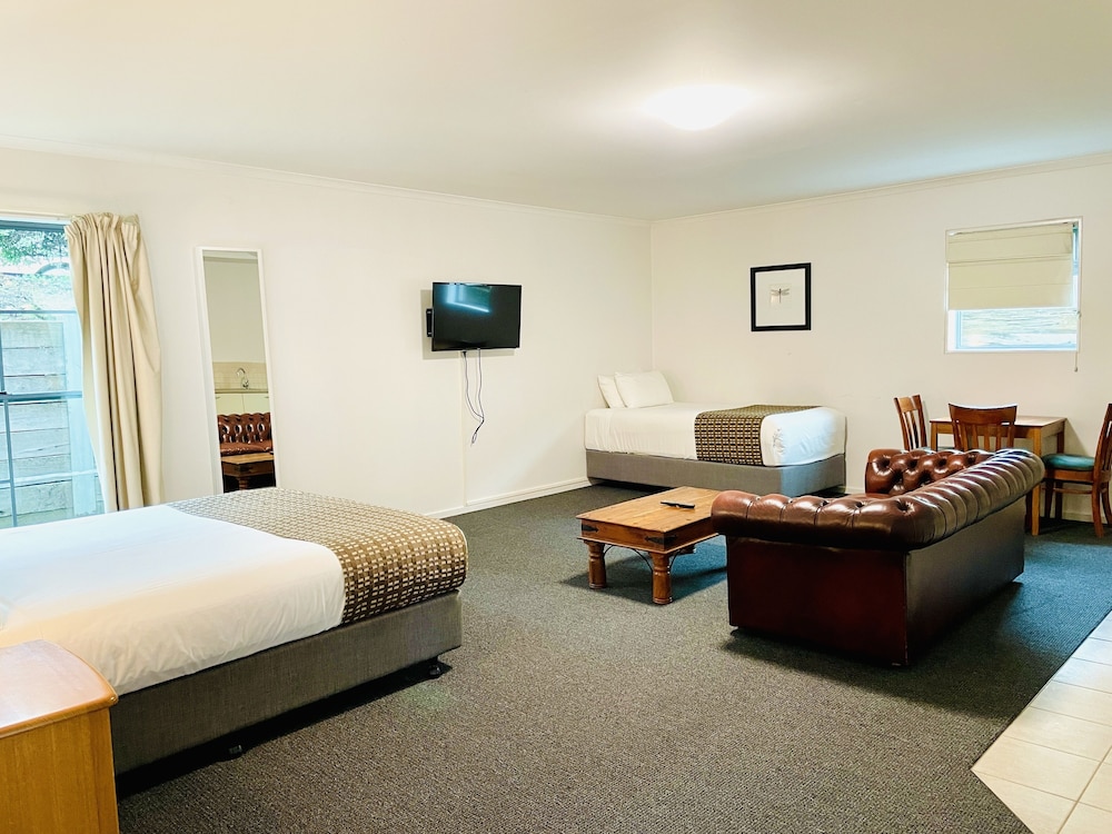 Room, 1 Queen Bed, Non Smoking (Upgrade) photo 3