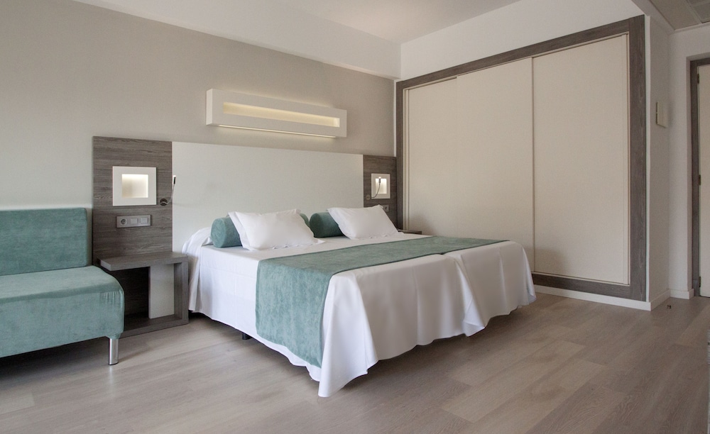Double Room, Balcony (2 adults + 1 child)