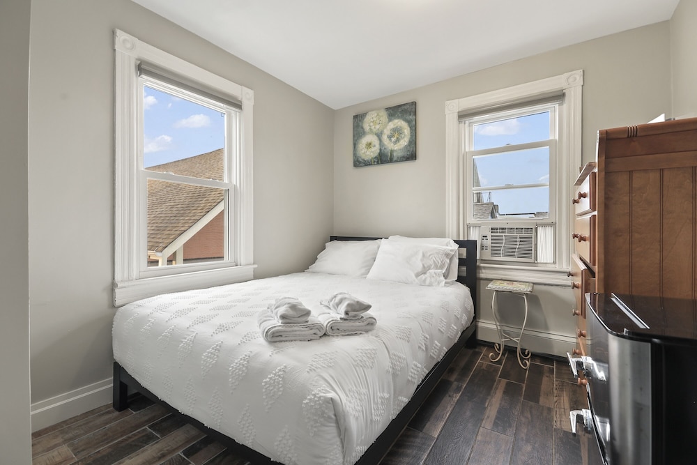 Standard Double Room, Ensuite (Savannah Room)