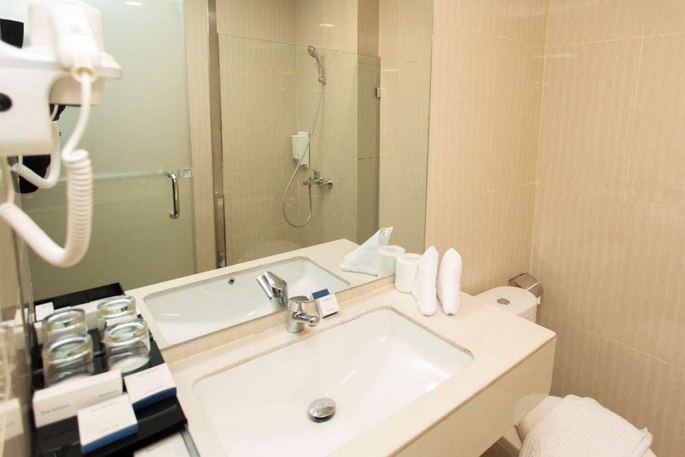 Junior Suite, 1 Queen Bed, Non Smoking (Living Room) - Photo 5