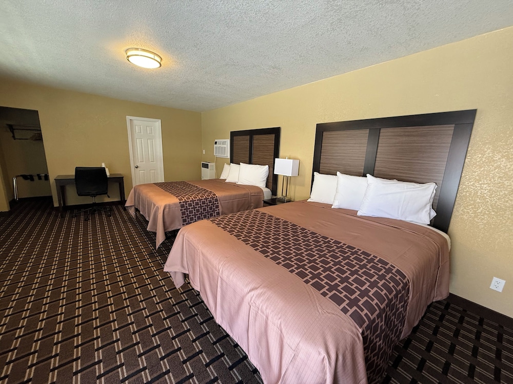 Basic Double Room, 2 Queen Beds