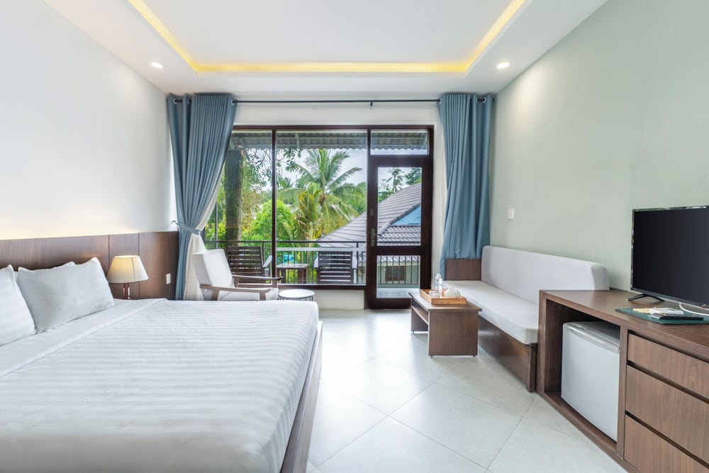 Deluxe Double Room, Pool View - Photo 7