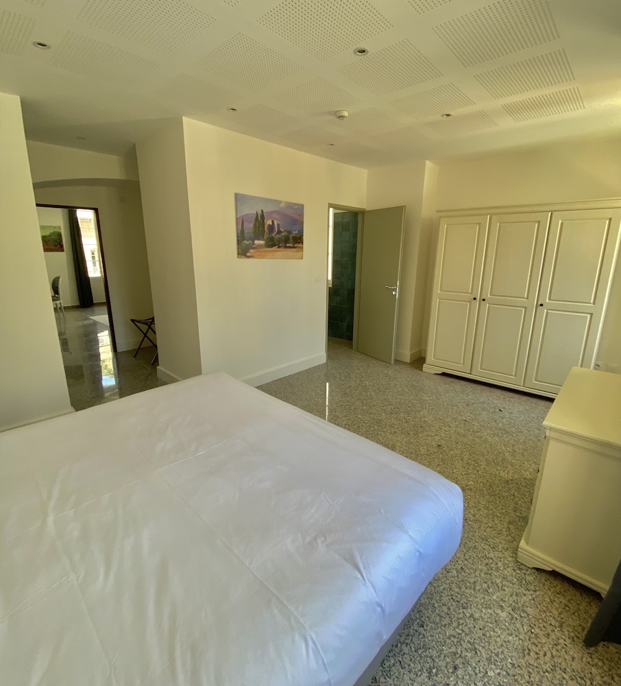 Deluxe Suite - Photo 3