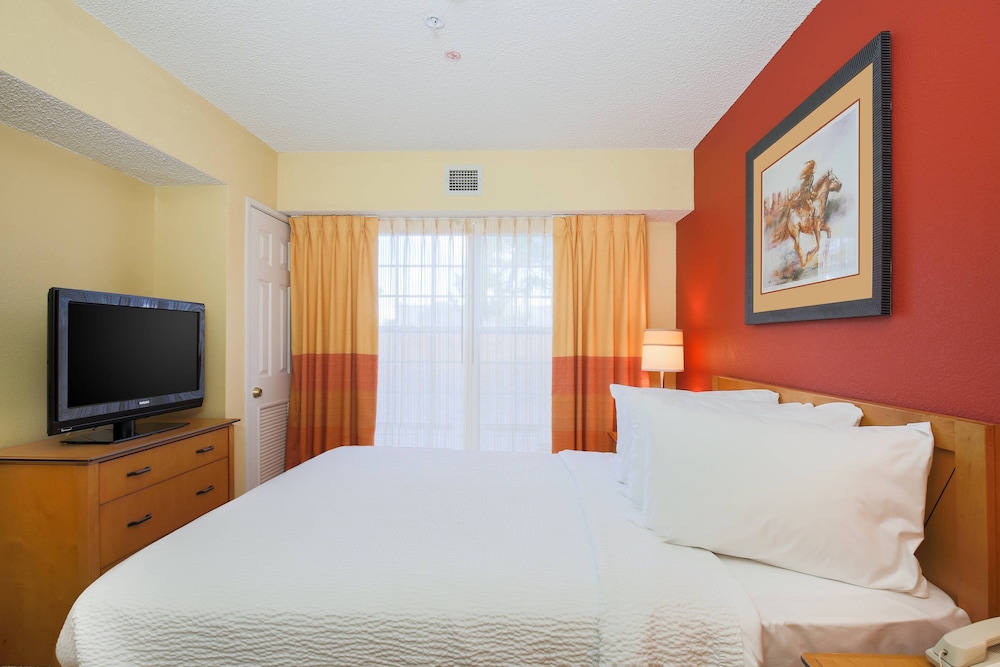 Studio, 1 King Bed (Mobility/Hearing Accessible, Tub) photo 2