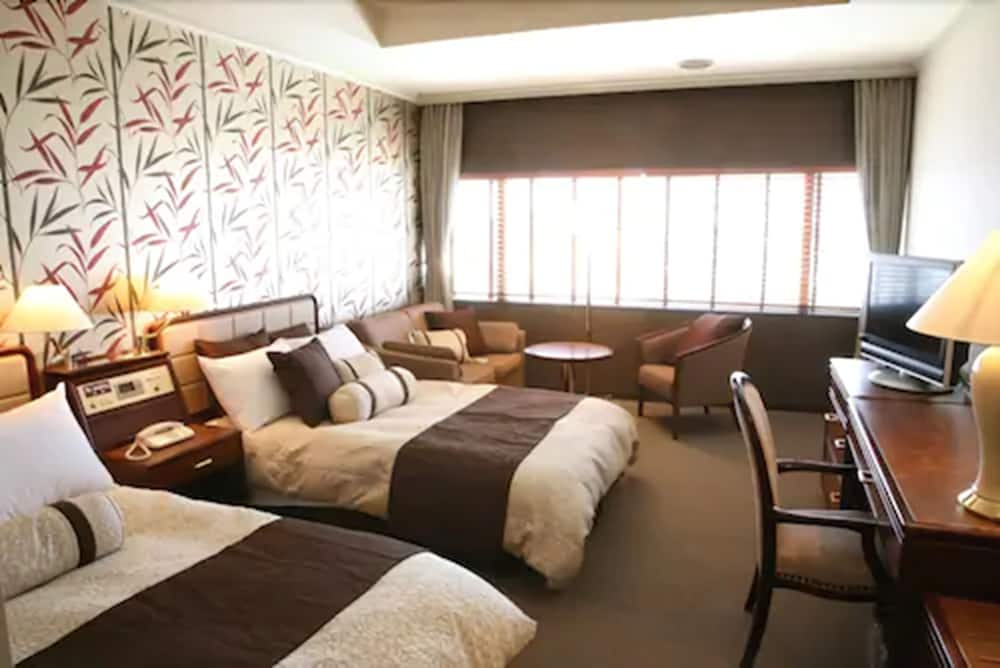 Twin Room, Multiple Beds - Photo 3