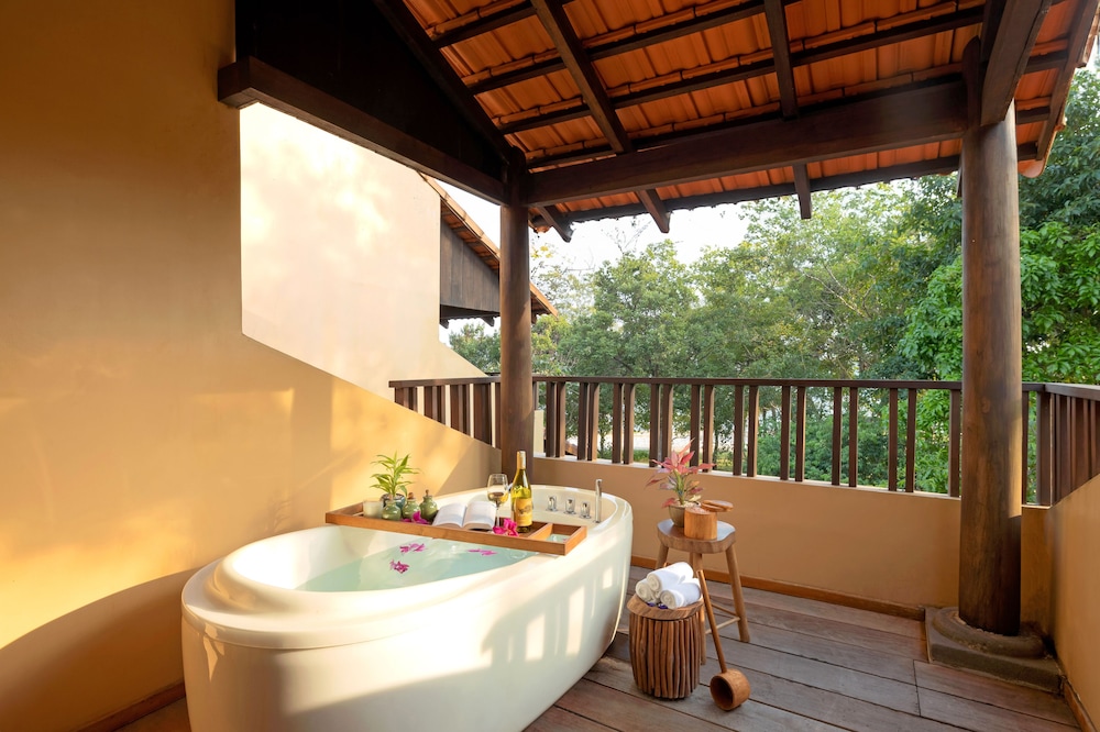 Beachfront Premier Pool Villa 03 bedrooms thumbnail 6