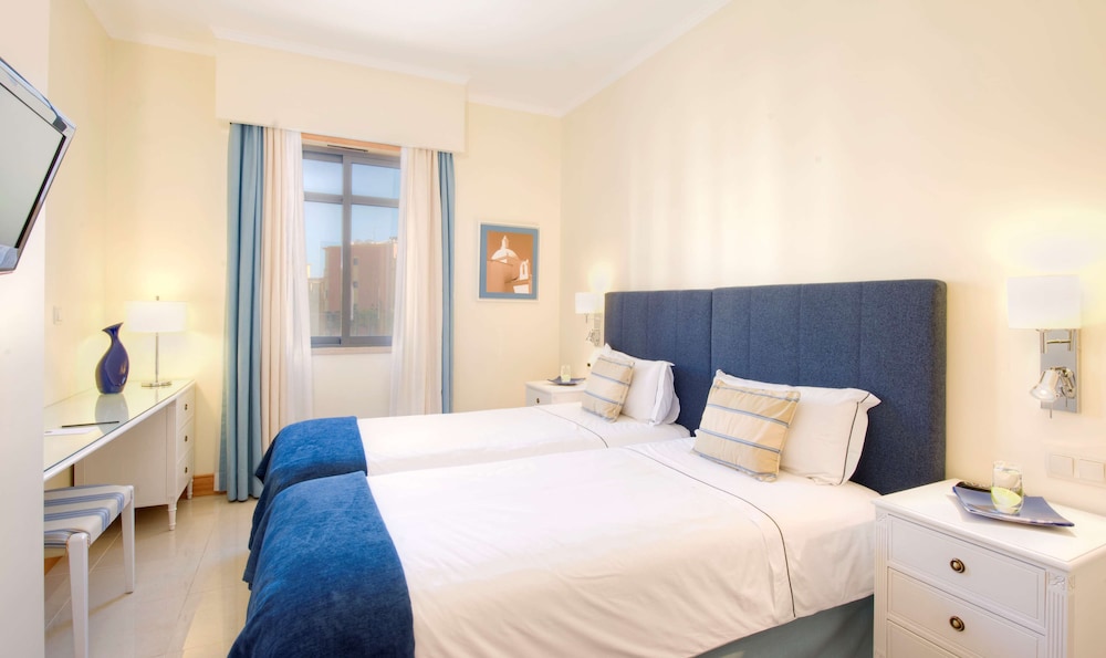 Apartment (3 Bedrooms, View)