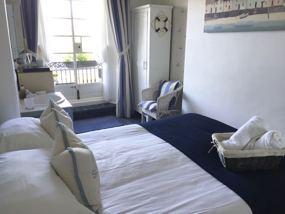 Double Room, Ensuite, Sea View (1st Floor) photo 1