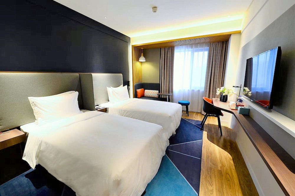 Standard Room, 2 Twin Beds, City View (High Floor) photo 2