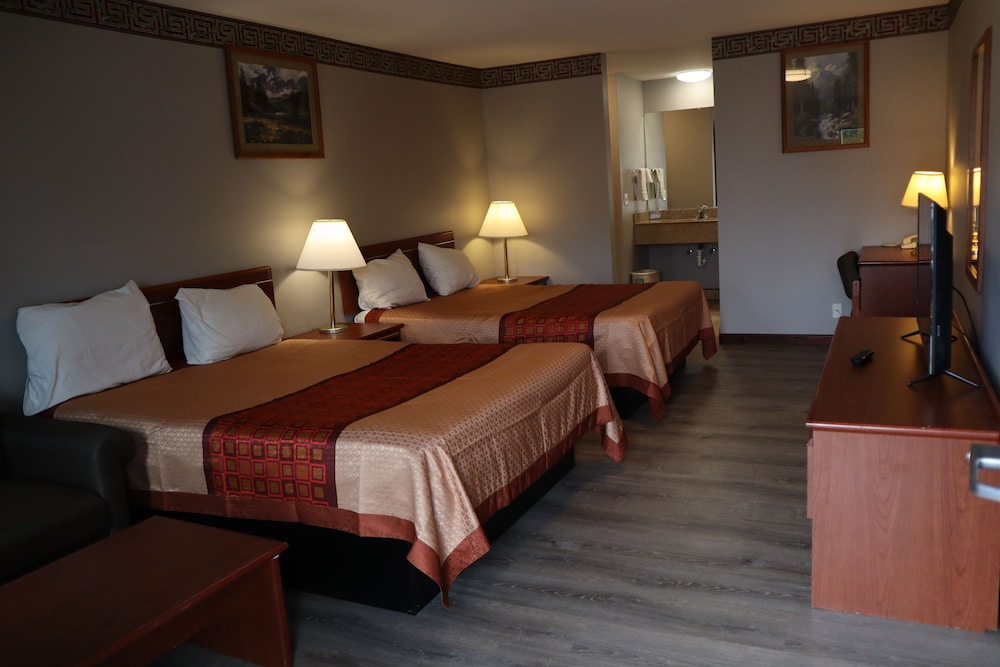 Standard Room, 2 Queen Beds photo 1