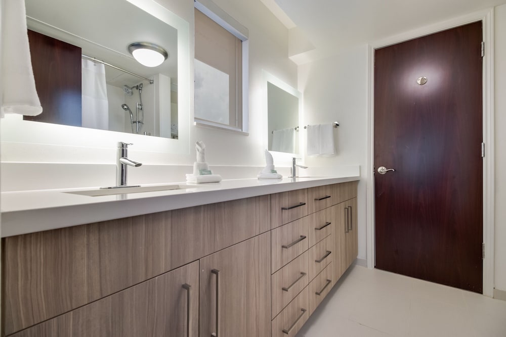 Suite, Multiple Beds - Photo 2