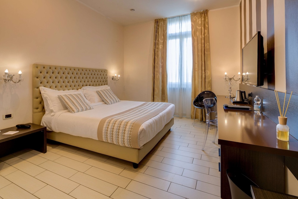 Superior Room, 1 Queen Bed, Non Smoking - Photo 4