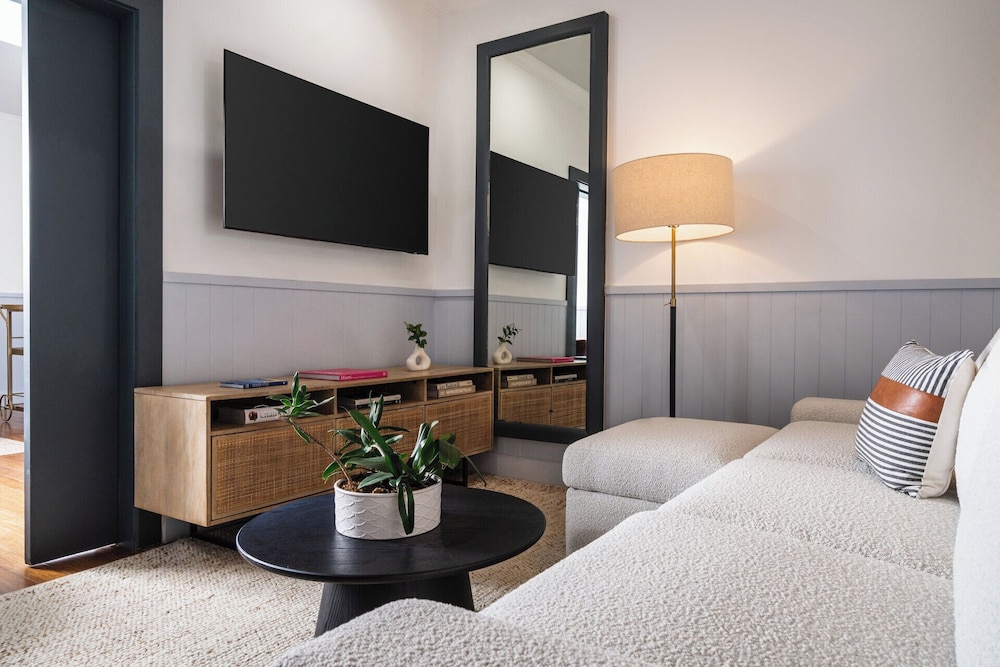 Junior Suite, 1 King Bed, Non Smoking