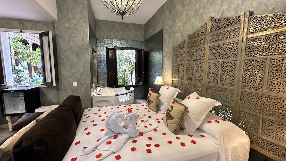 Junior Suite (hydromassage bathtub) - Photo 1