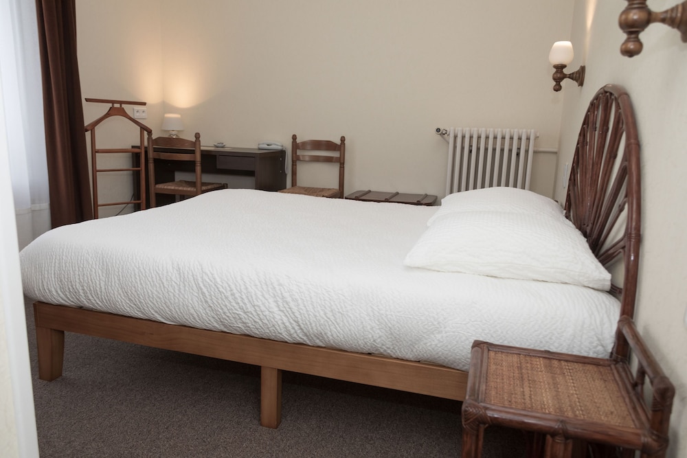 Standard Double Room - Photo 22