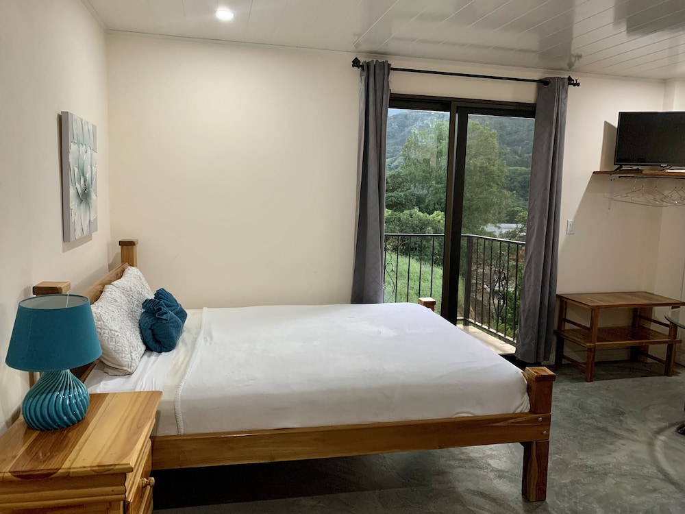 Deluxe Quadruple Room, Multiple Beds, Mountain View photo 3