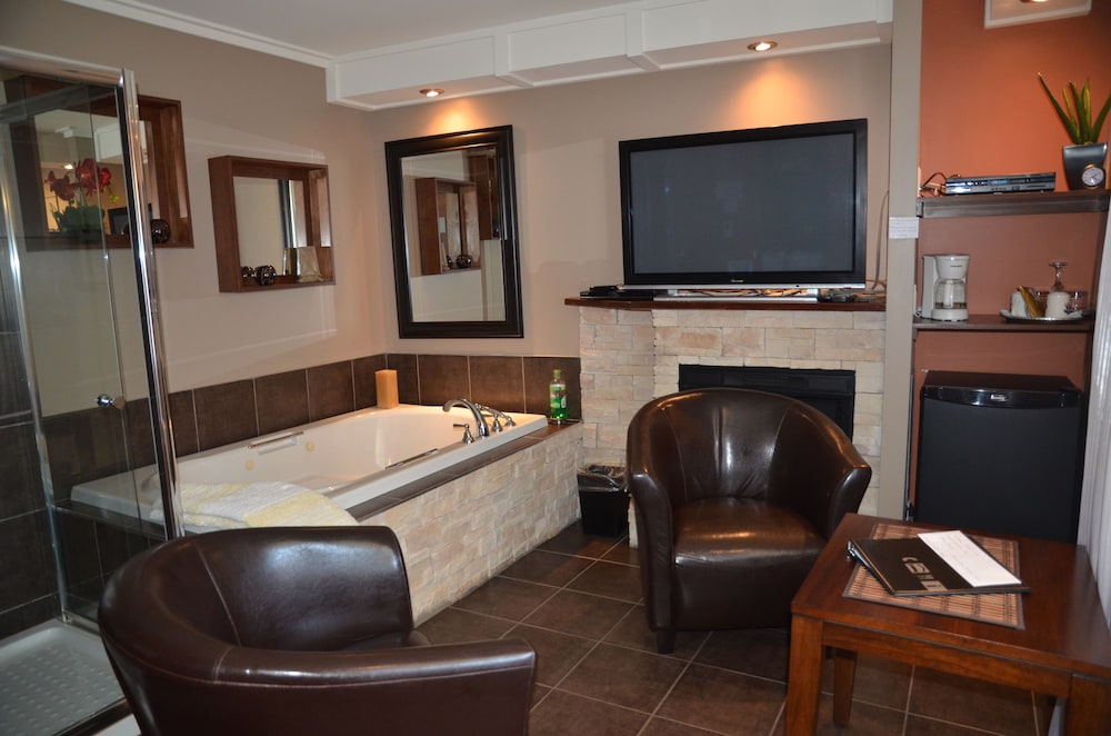 Suite, 1 King Bed, Jetted Tub photo 1
