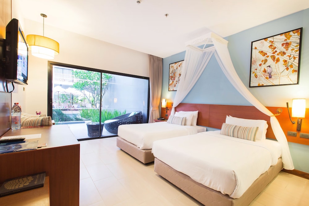 Premier Room (Pool Access) - Photo 2