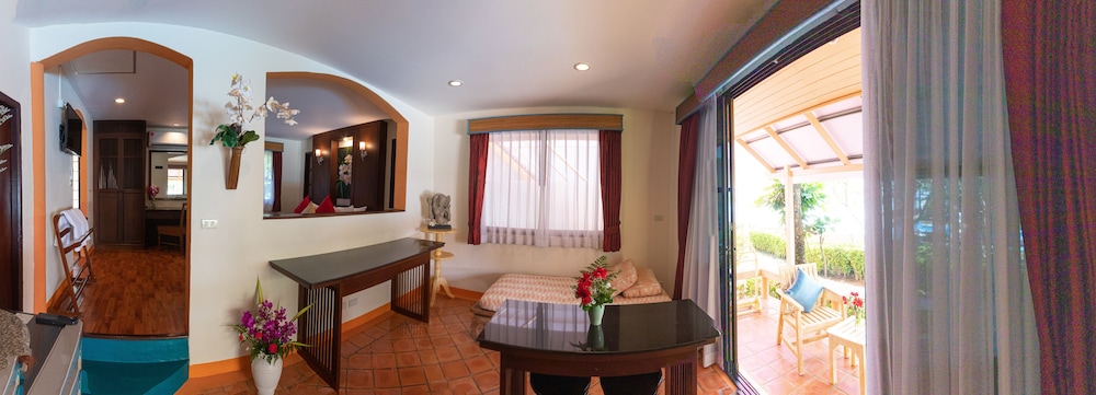 Villa, 1 Bedroom, Poolside - Photo 3
