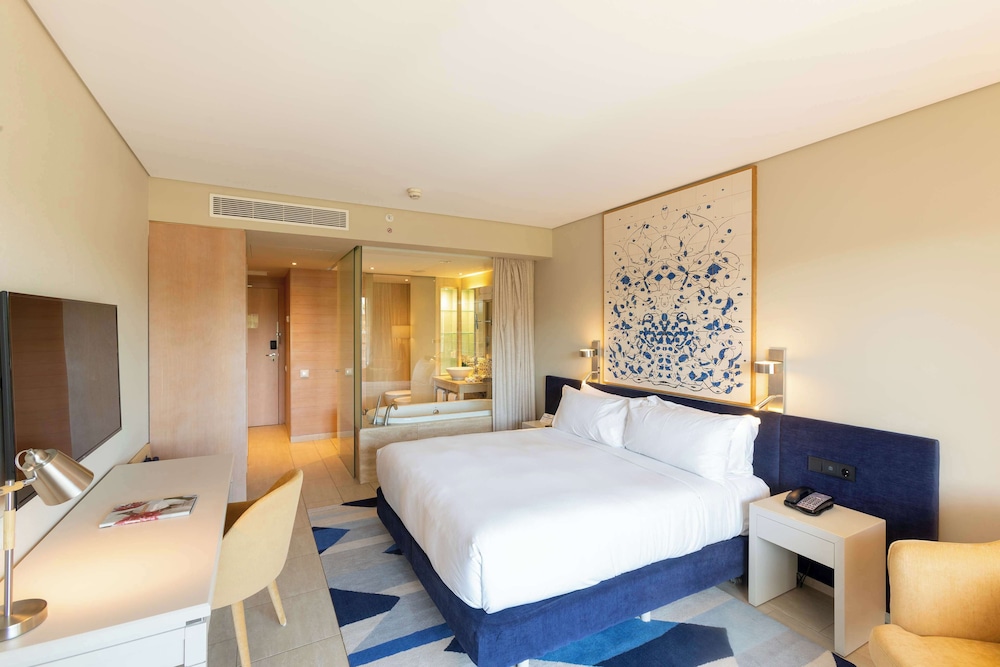 Deluxe Room, 1 King Bed - Photo 3