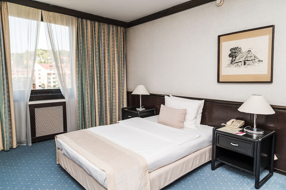 Standard Twin Room - Photo 4
