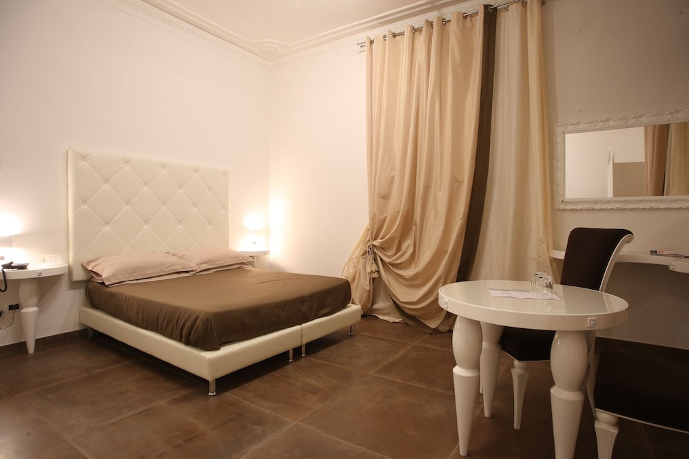 Junior Suite, Jetted Tub - Photo 6