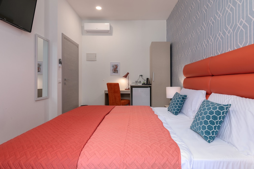 Superior Double or Twin Room, City View - Photo 7