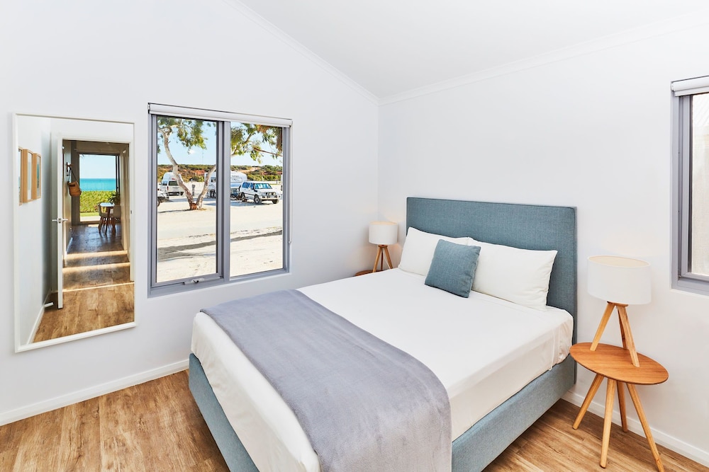 3 bedroom Beachfront Villa photo 3