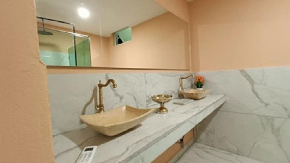Honeymoon Room photo 2