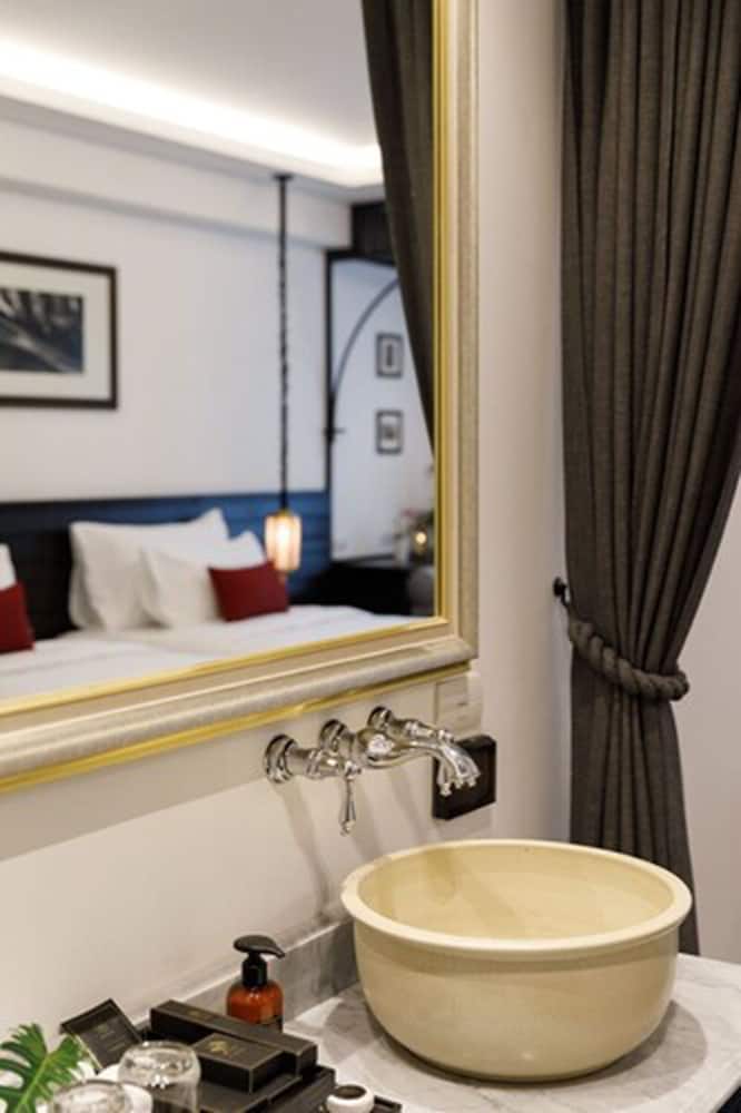 Deluxe Room, City View - Photo 6
