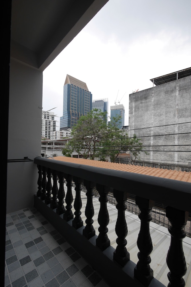 Single Room, Balcony, City View photo 3