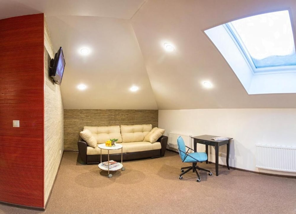 Suite (Attic) photo 2