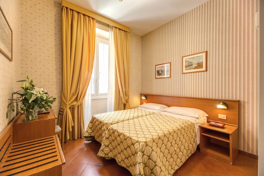 Standard Double Room Single Use photo 2