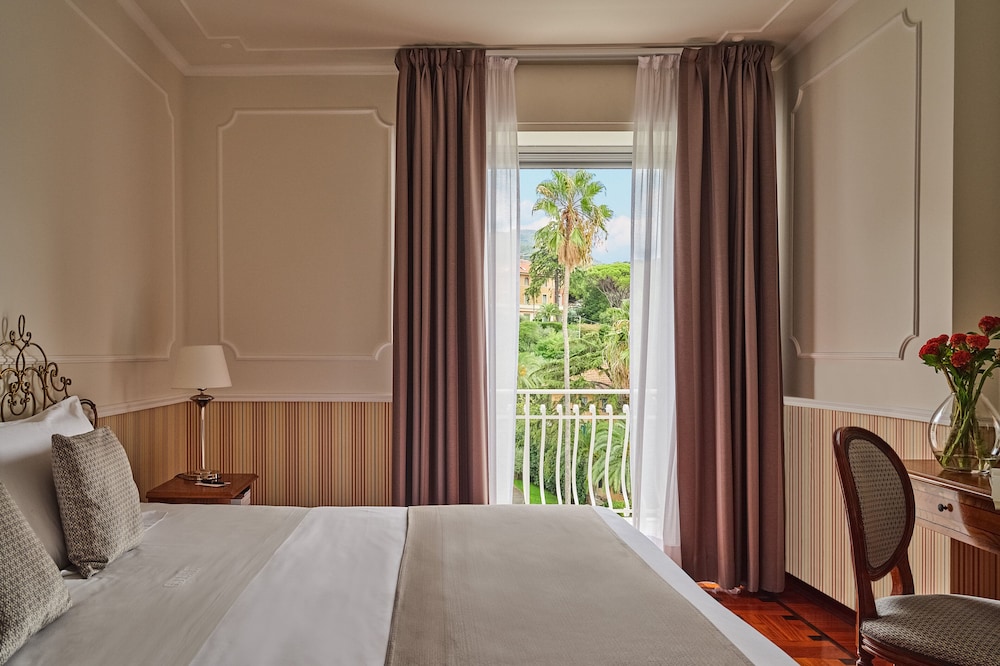 Premium Suite, Balcony, Park View