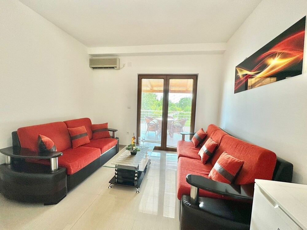 Classic Apartment, Garden View