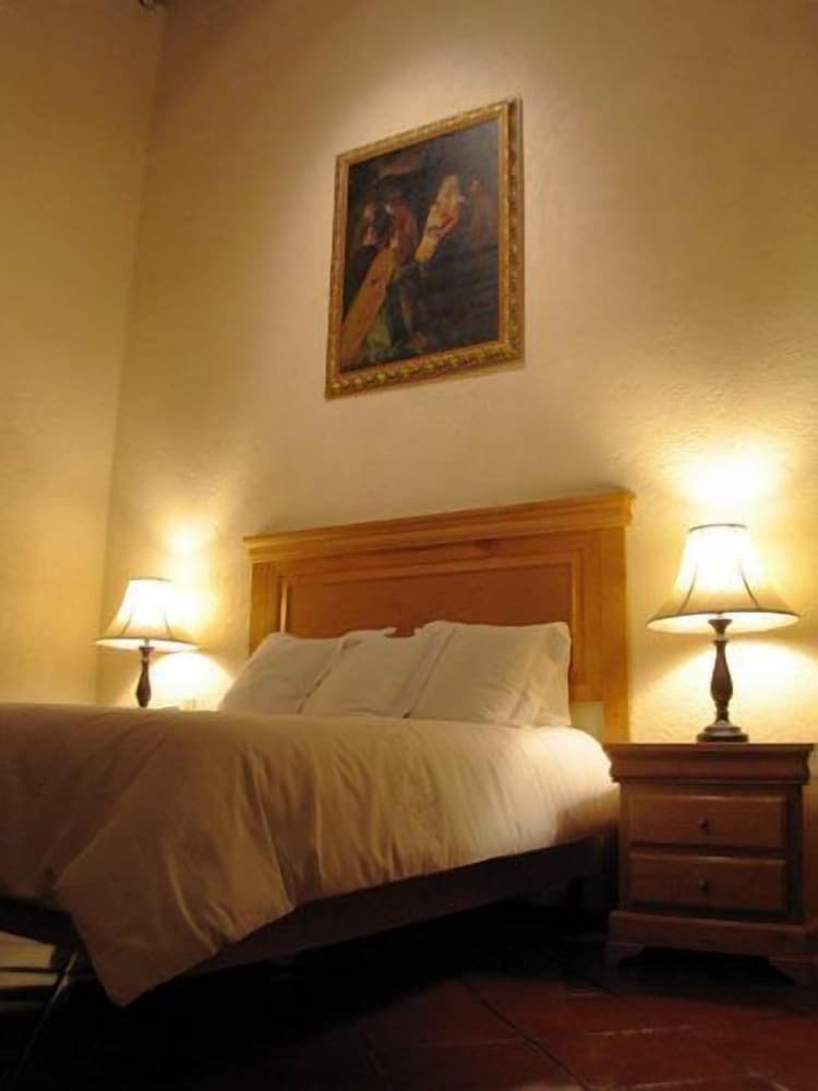 Velazquez - Photo 6