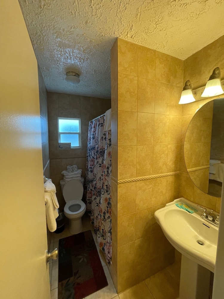 Standard House, Non Smoking, Private Bathroom (Conch House)