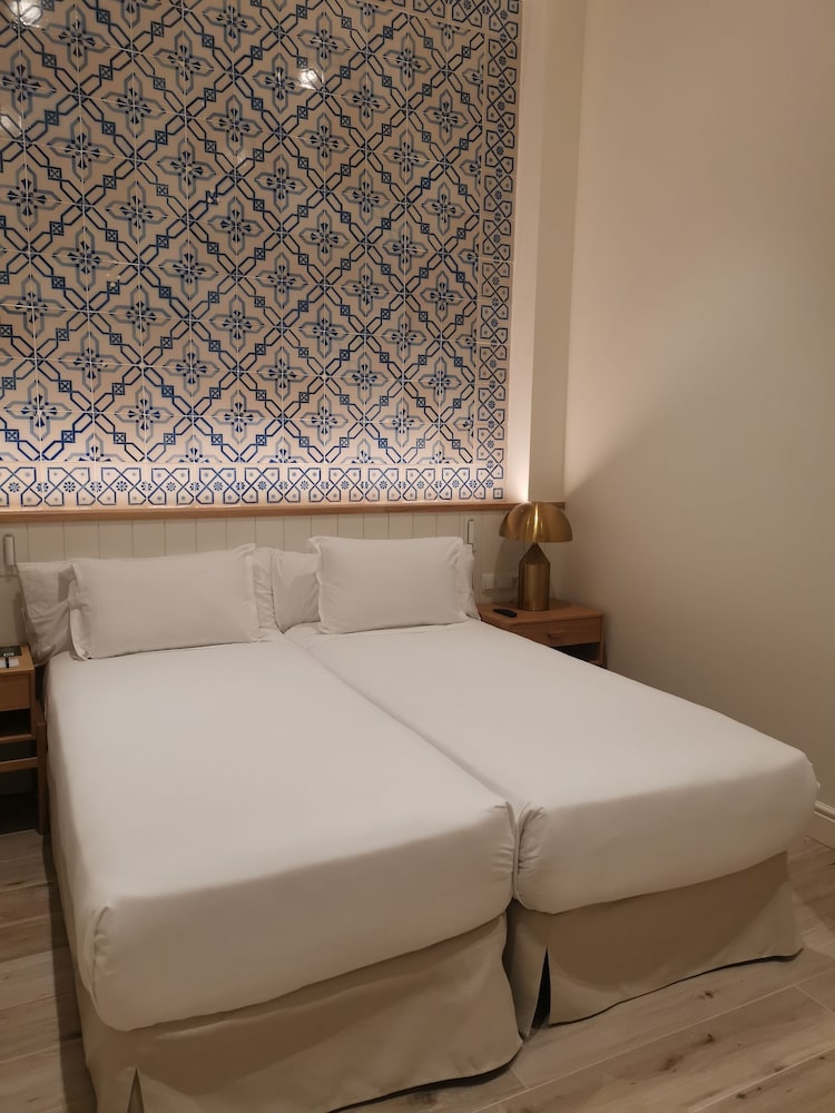 Suite 2 Bedrooms photo 2
