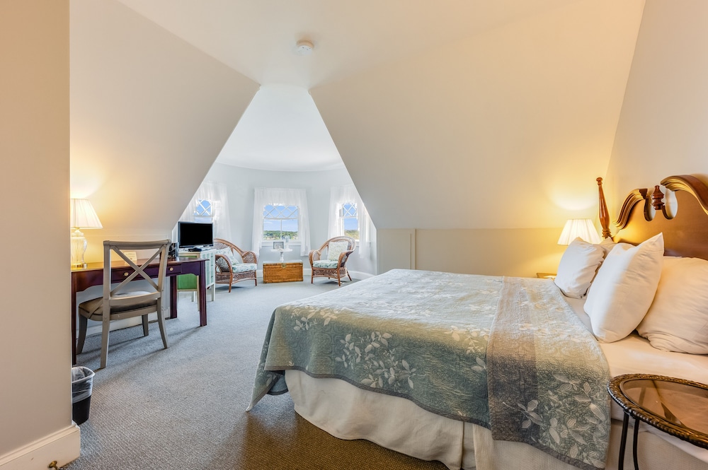 Deluxe Room, 1 King Bed photo 1