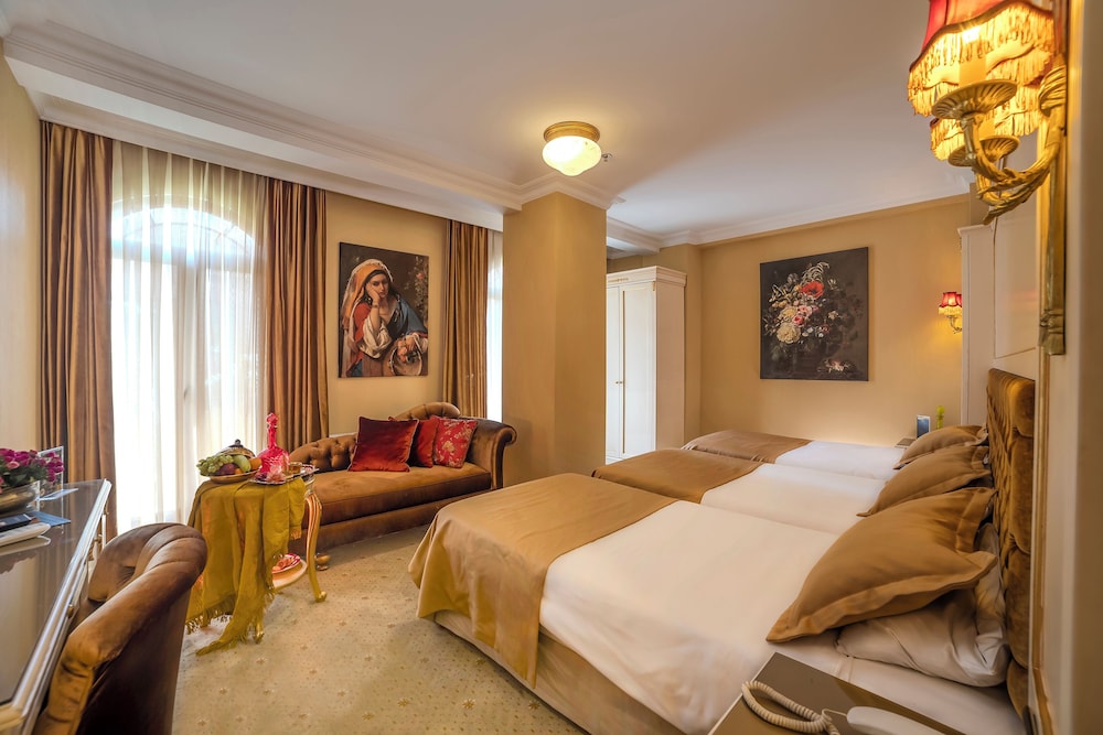 Superior Triple Room photo 3