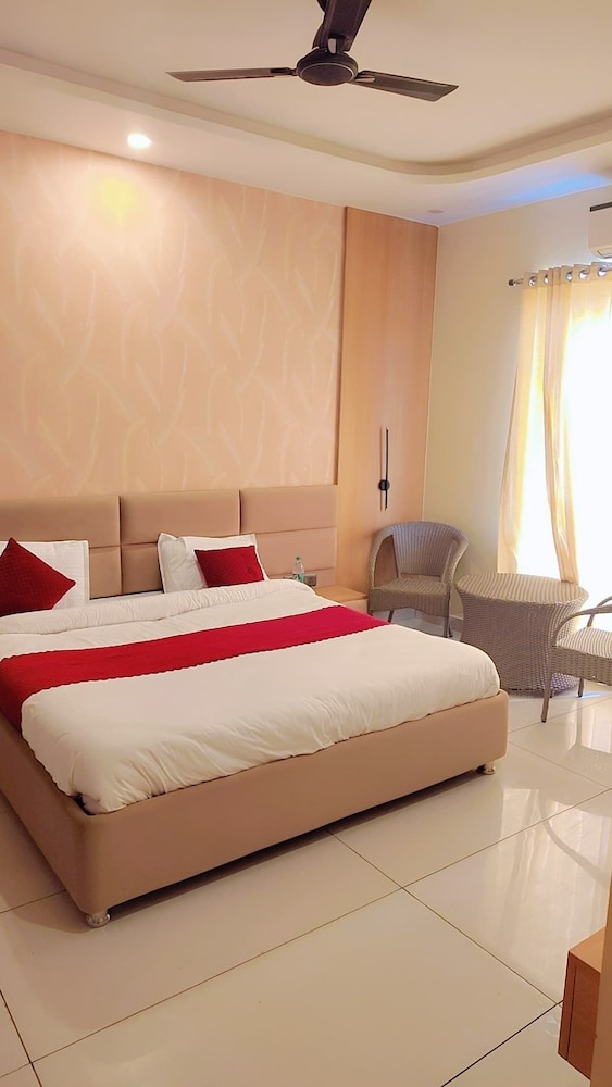 Luxury Double Room, Balcony, City View photo 3