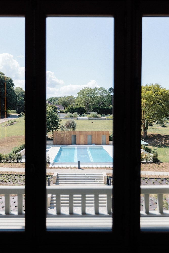 Suite, 1 King Bed, Pool View photo 3