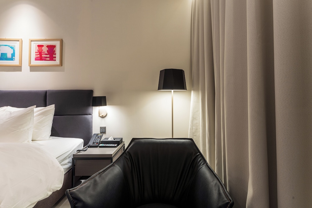 Deluxe Room, Balcony - Photo 4